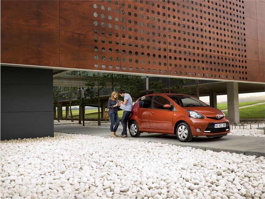  Toyota Aygo 5-Door 2012 года  (фото 4 из 9)